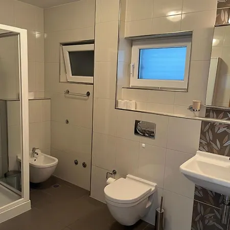 Kroatien Adria Riviera Mit 3 Schlafzimmer *